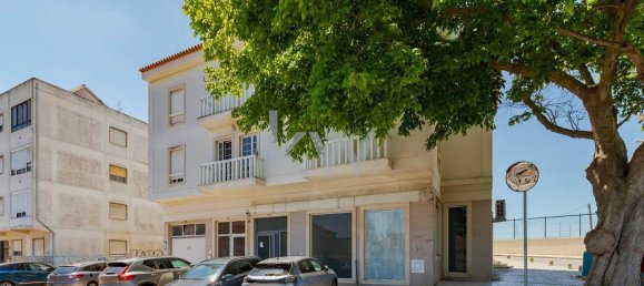 138m² Commercial property in Almada, Portugal No. 68865 2
