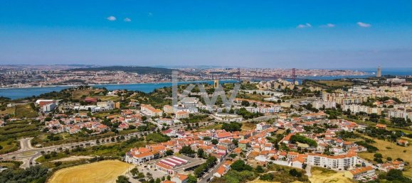 138m² Commercial property in Almada, Portugal No. 68865 31
