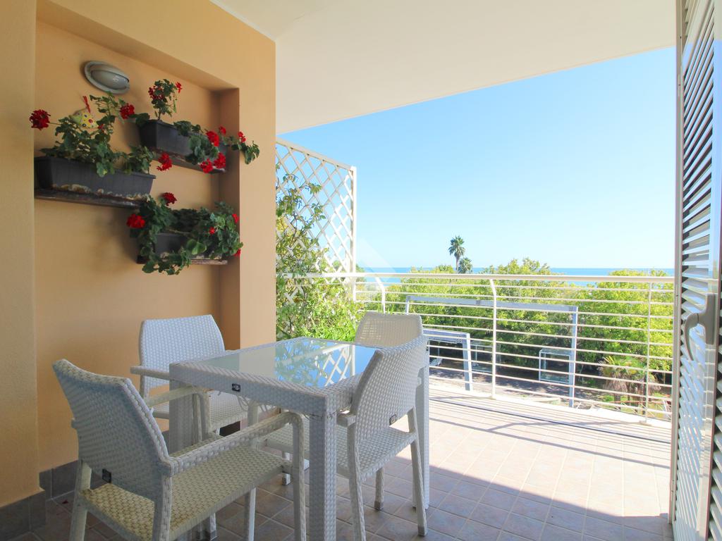 Apartamento de 2 dormitorios en Giulianova, Italy No. 346136