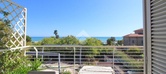 Apartamento de 2 dormitorios en Giulianova, Italy No. 346136 12