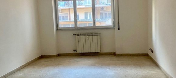 4 rooms Apartment in Rome, Italy No. 204640 3
