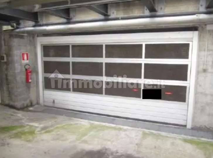 1 room Garage in Como, Italy No. 378972