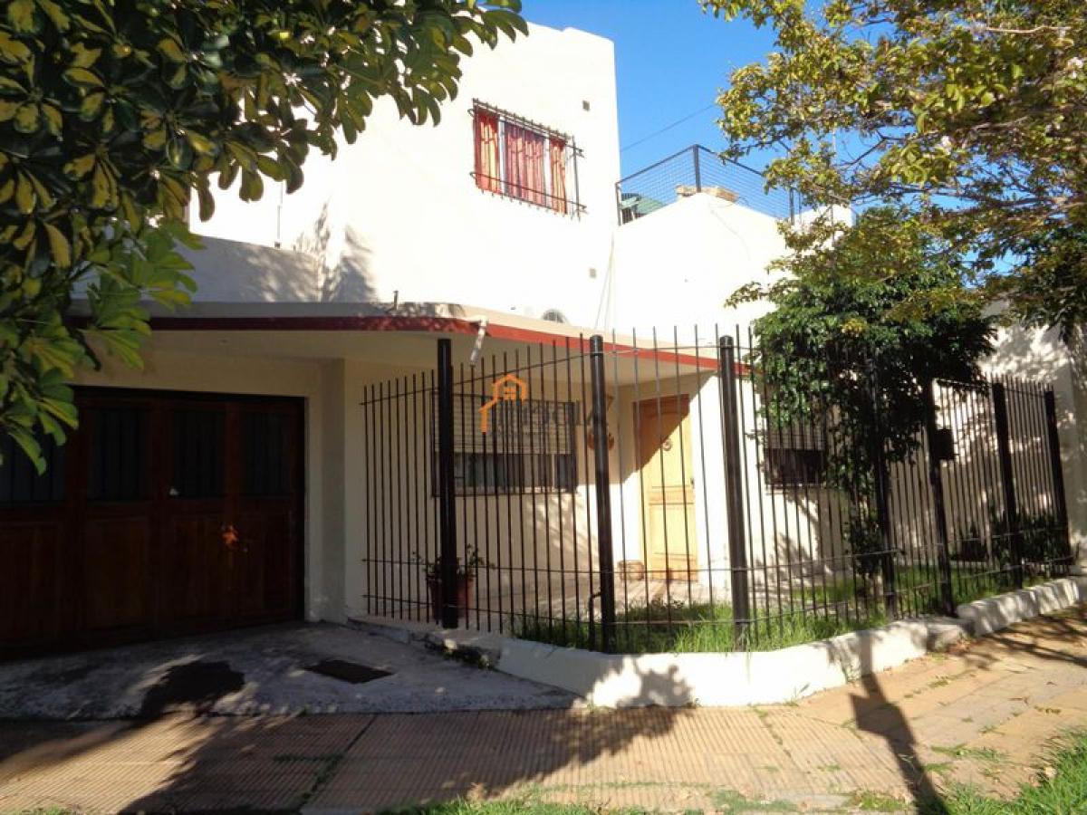 2 bedrooms House in Moron, Argentina No. 6562