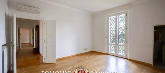 4 bedrooms Apartment in Florence, Italy No. 352646 15