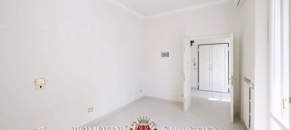 4 bedrooms Apartment in Florence, Italy No. 352646 37