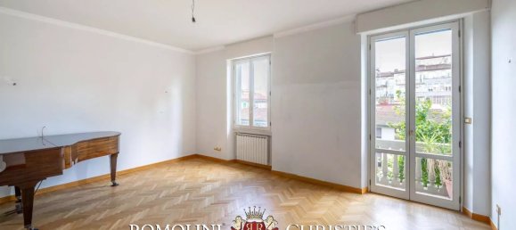 4 bedrooms Apartment in Florence, Italy No. 352646 3