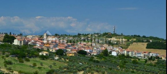 2 bedrooms House in Cupello, Italy No. 233579 4