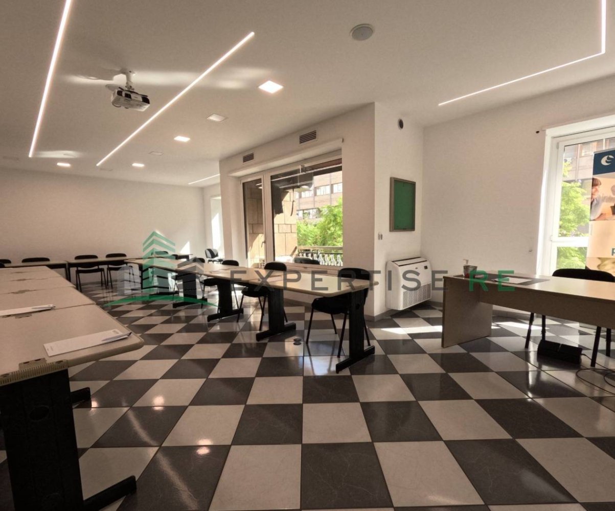 Офис с 5 комнатами в Катания, Италия № 154299