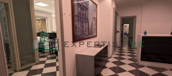 Офис с 5 комнатами в Катания, Италия № 154299 6