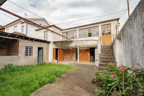 3 bedrooms House in Miranda do Corvo, Portugal No. 181773