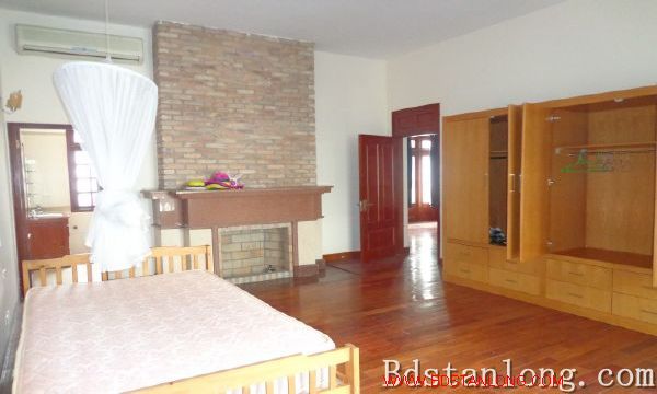 Villa de 5 dormitorios en Tay Ho, Vietnam No. 7129