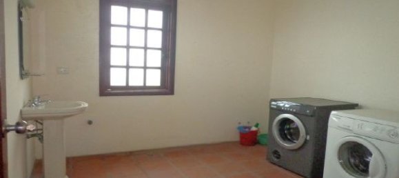 Villa de 5 dormitorios en Tay Ho, Vietnam No. 7129 9