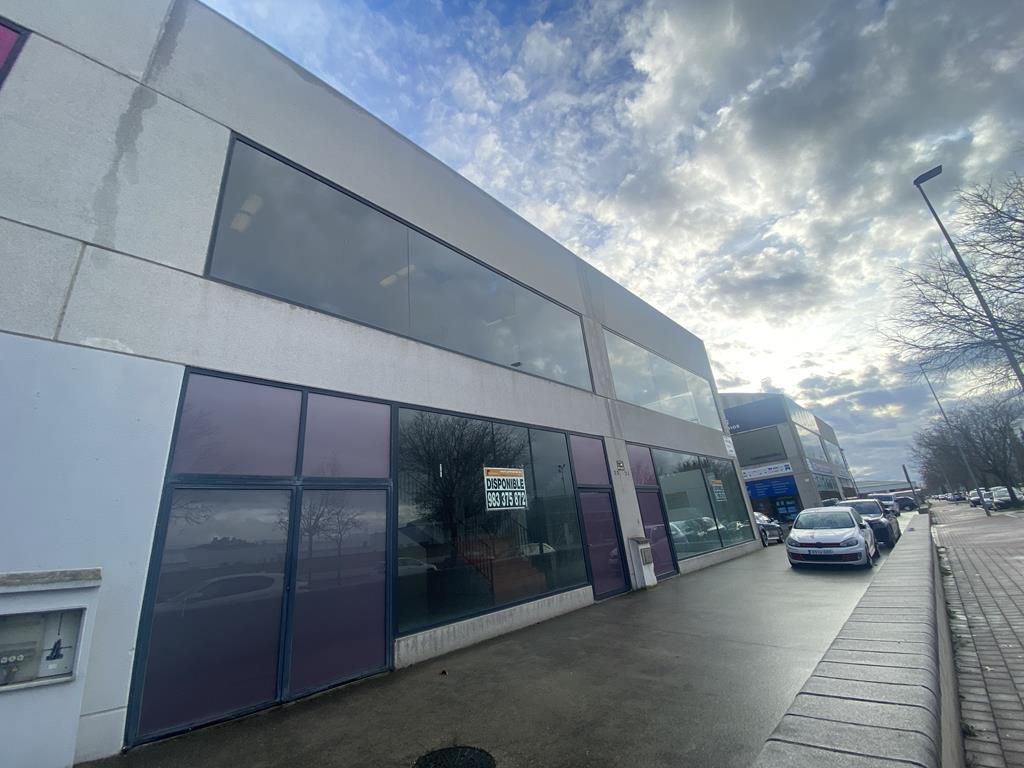 Lagerhaus in Valladolid, Spain 555m², Nr. 68688