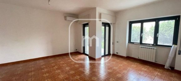 Квартира с 4 комнатами в Анцио, Италия № 76125 2