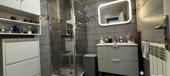 Apartamento de 2 dormitorios en Lormont, France No. 355128 7