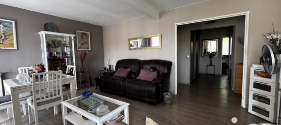 Apartamento de 2 dormitorios en Lormont, France No. 355128 3