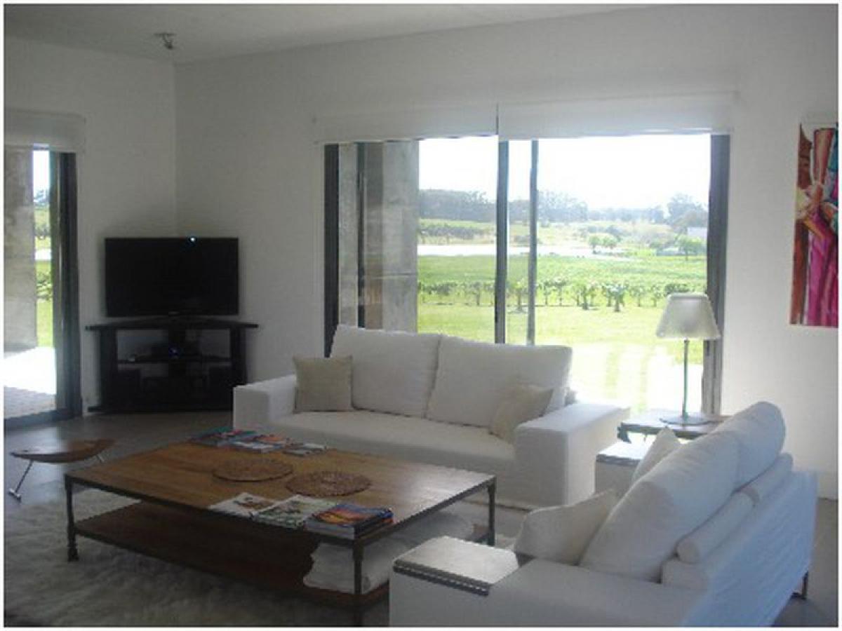 3 bedrooms House in Maldonado, Uruguay No. 9907