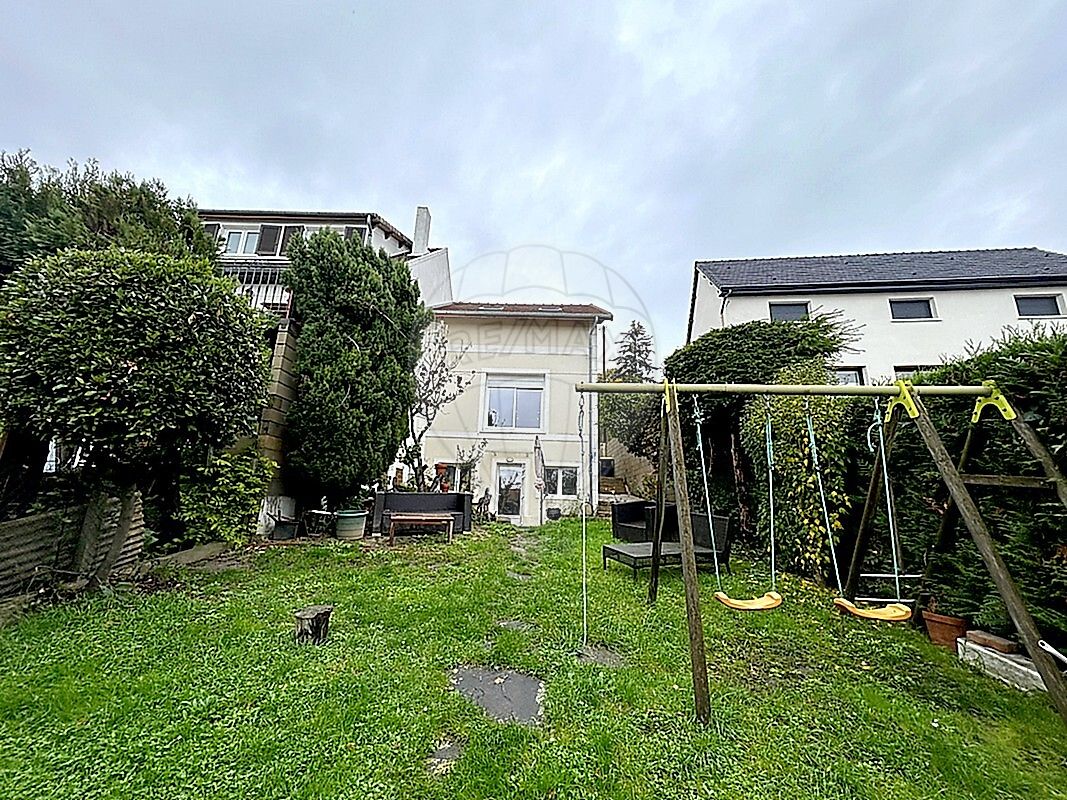 Casa de 3 dormitorios en Argenteuil, France No. 166379