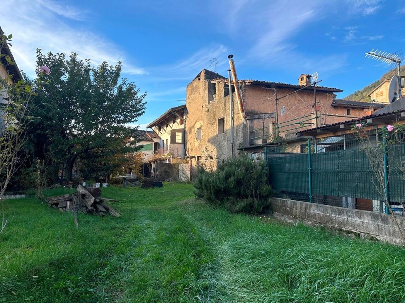 4 rooms House in Ponte Lambro, Italy No. 234330