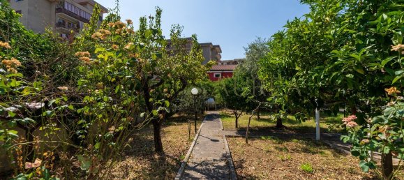 Здание 550м² в Эболи, Италия № 129025 16