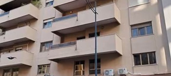 4 rooms Apartment in Palermo, Italy No. 154450 3