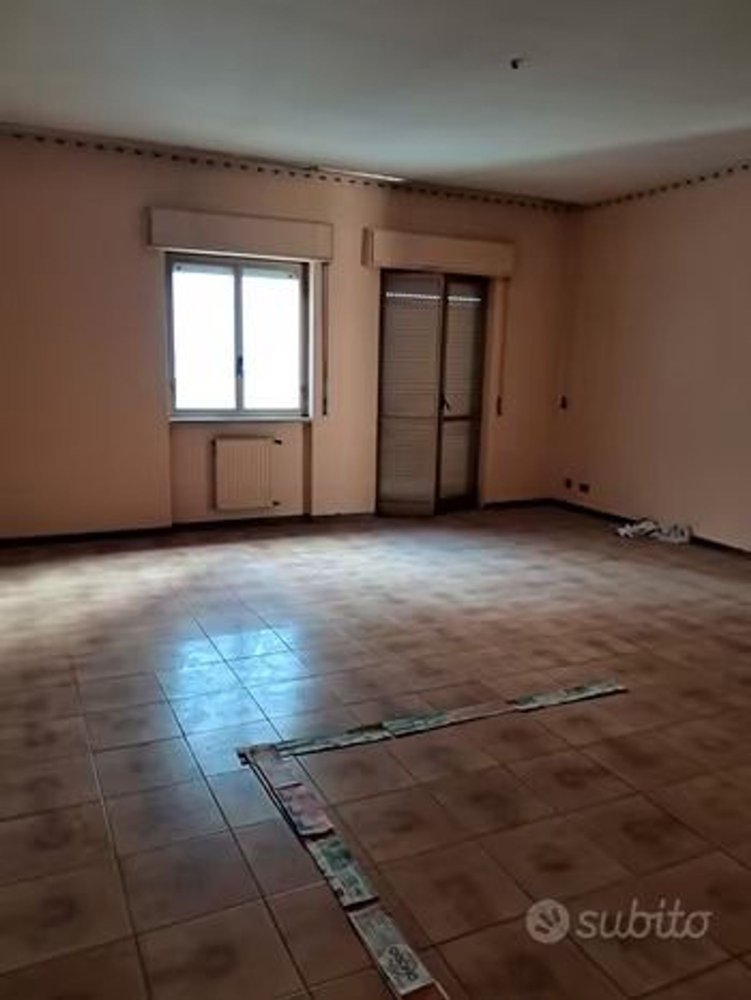 4 rooms Apartment in Palermo, Italy No. 154450