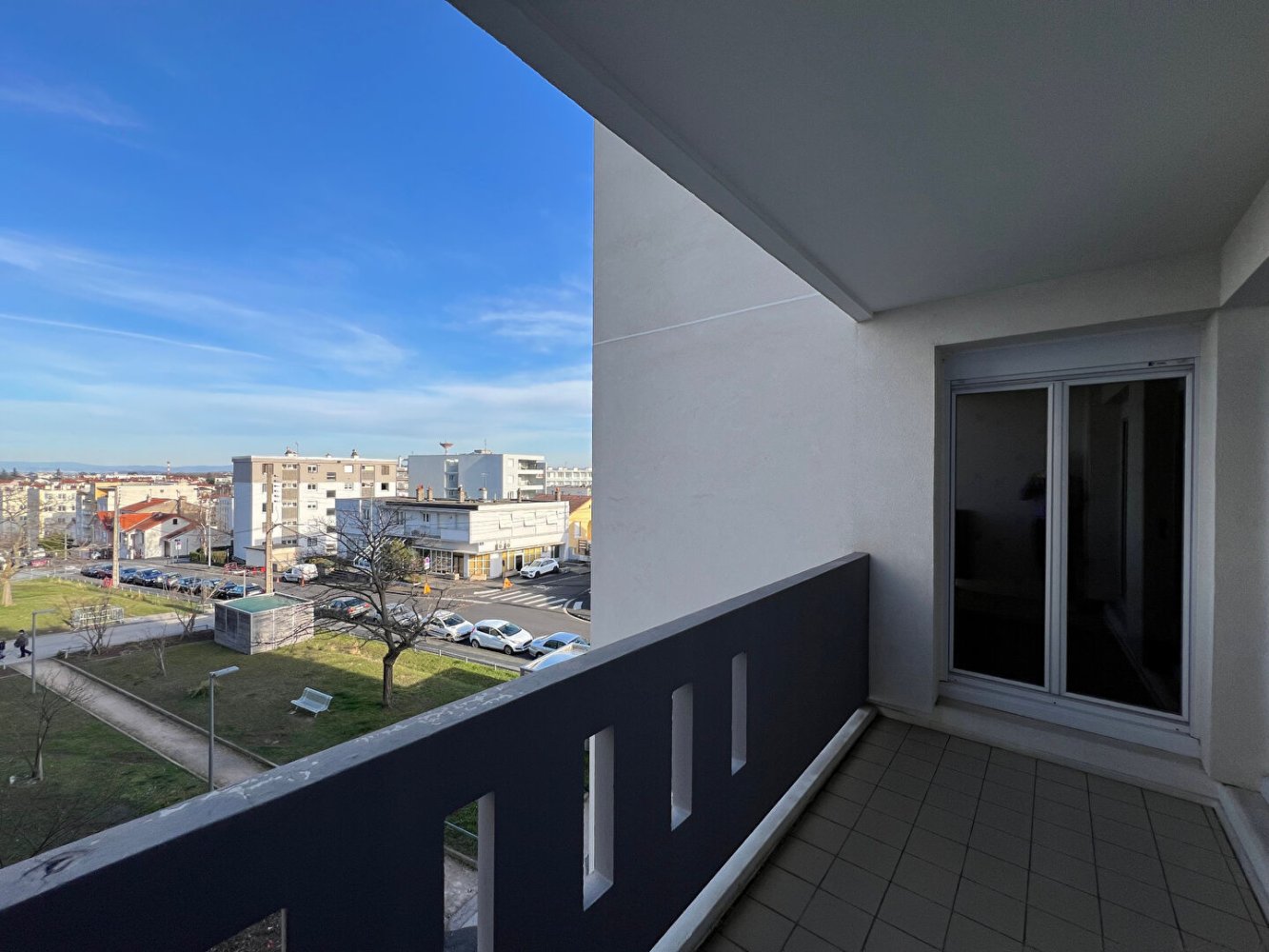 2 bedrooms Apartment in Clermont-Ferrand, France No. 204712