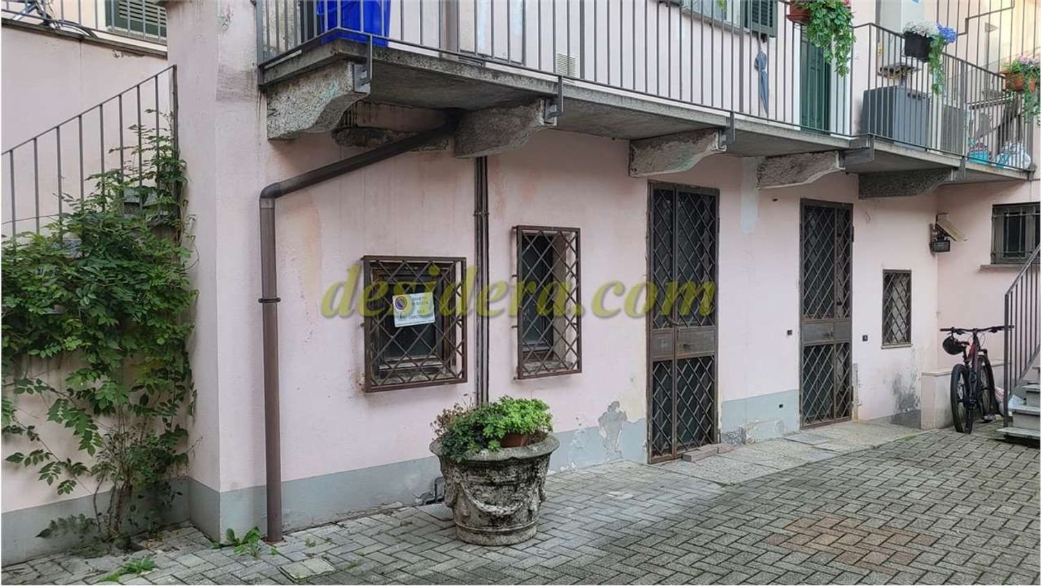 2 rooms Commercial property in Castelletto sopra Ticino, Italy No. 177137