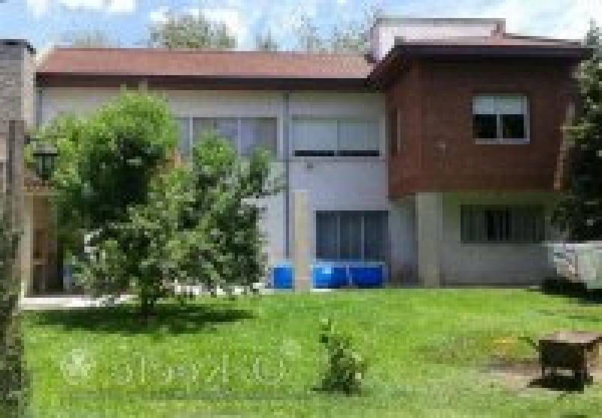 3 bedrooms House in Berazategui, Argentina No. 60472