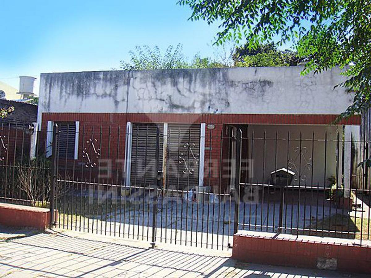 3 bedrooms House in Almirante Brown, Argentina No. 73090