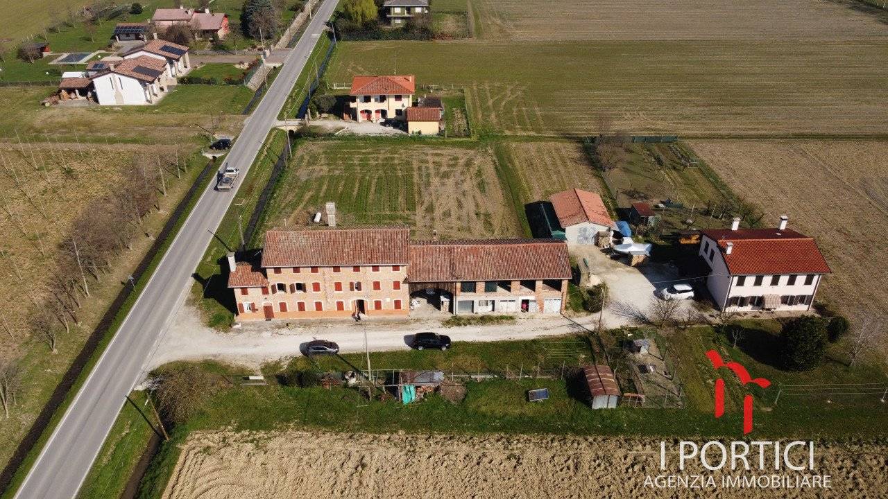 10 chambres Maison à Santa Maria di Sala, Italy No. 305591