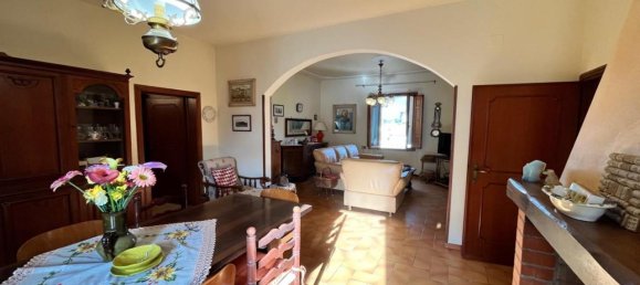 5 rooms Apartment in Certaldo, Italy No. 31725 4