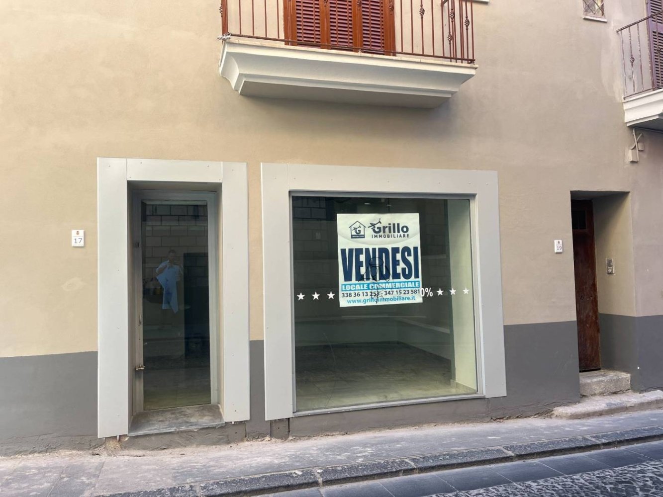 1 room Commercial property in Pozzuoli, Italy No. 172296