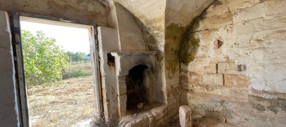 Дом с 6 комнатами в Каровиньо, Италия № 151823 3