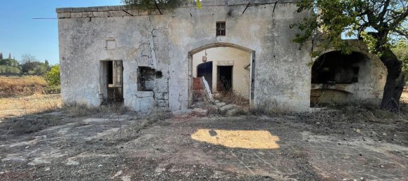 Дом с 6 комнатами в Каровиньо, Италия № 151823 17