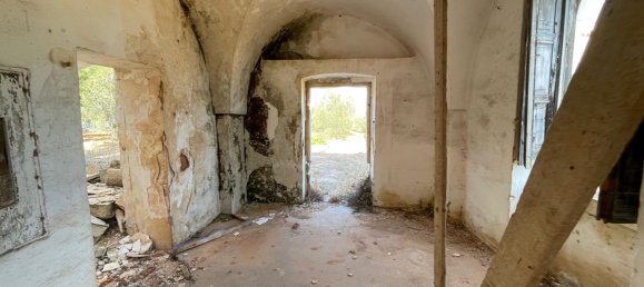 Дом с 6 комнатами в Каровиньо, Италия № 151823 11