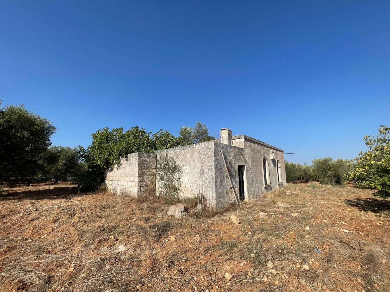 Дом с 6 комнатами в Каровиньо, Италия № 151823