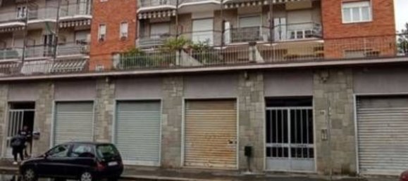 3 rooms Apartment in Turin, Italy No. 306973 2