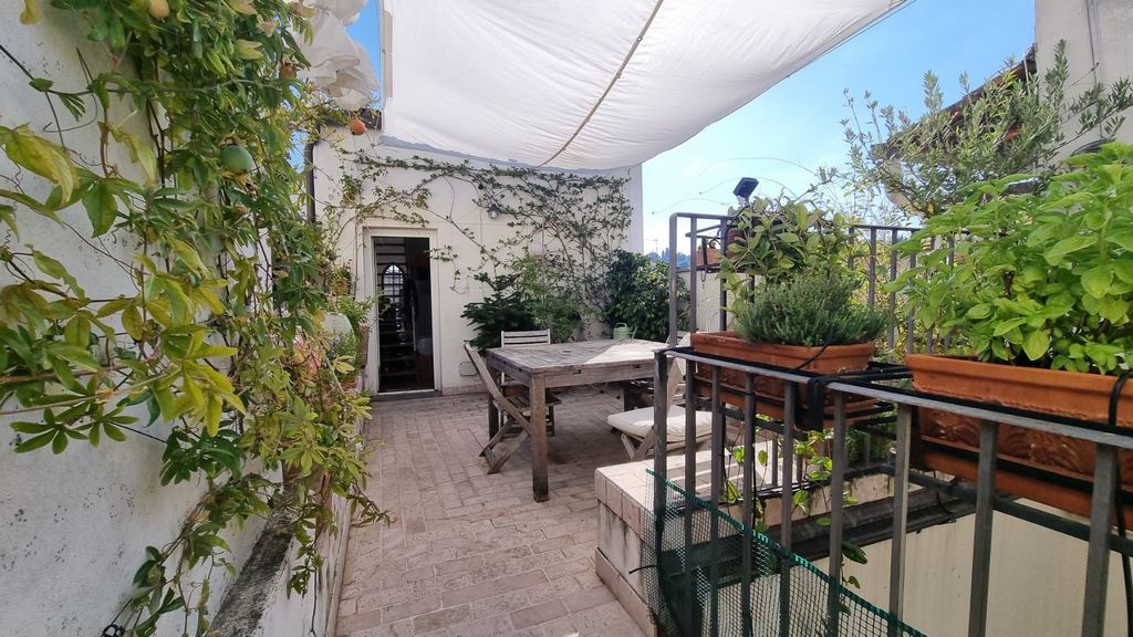 2 غرف نوم بانتهاوس في Florence, Italy رقم 156525