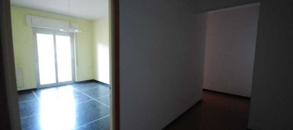 Квартира с 4 комнатами в Генуя, Италия № 271869 3