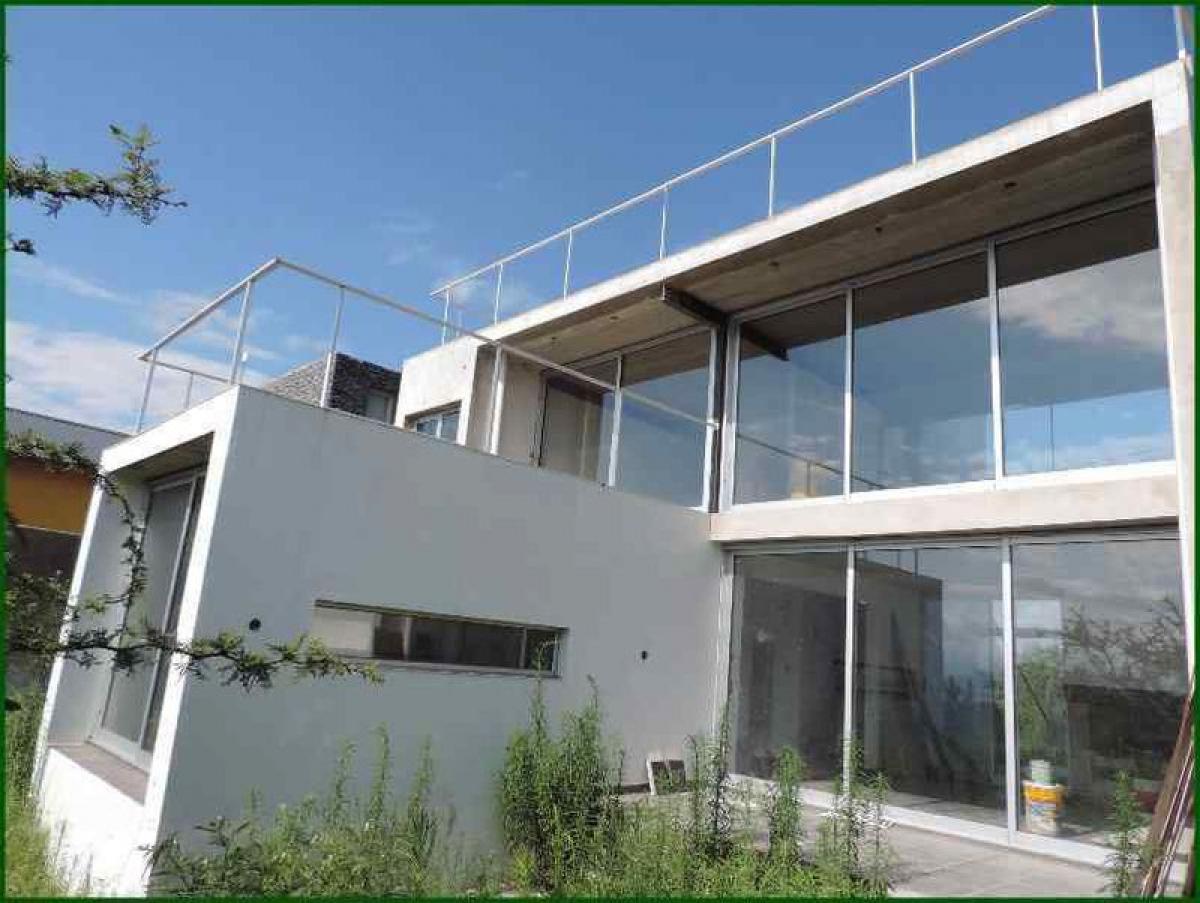 2 bedrooms House in Cordoba, Argentina No. 16370