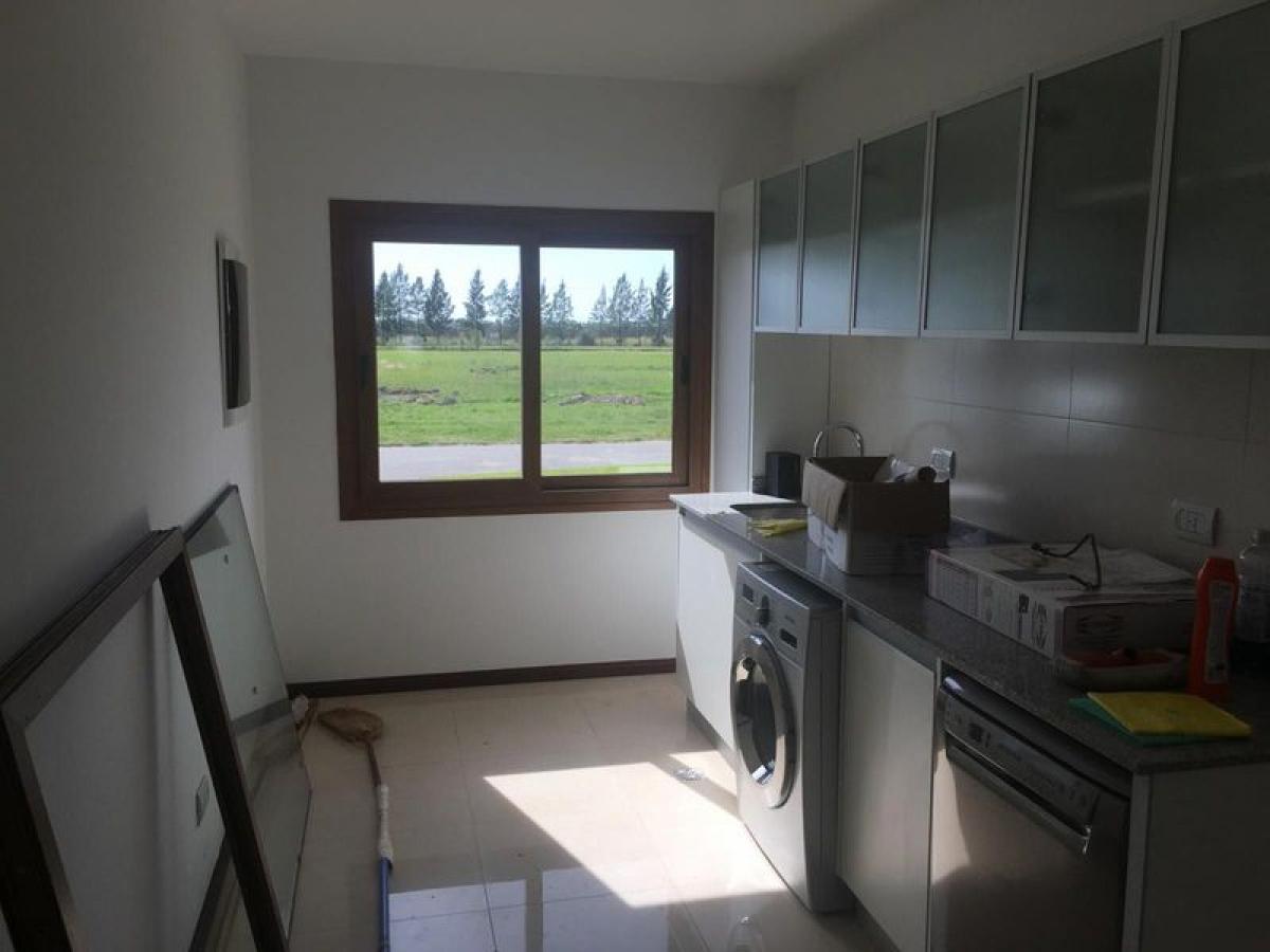 3 bedrooms House in Ezeiza, Argentina No. 68525