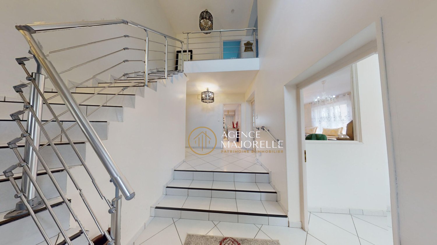 Casa de 4 dormitorios en Charmes, France No. 255289