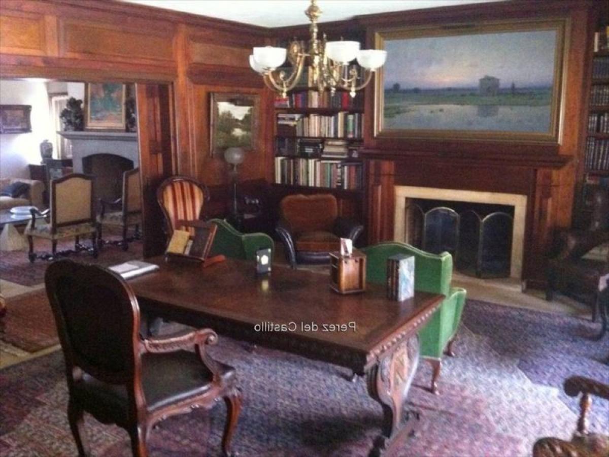 4 bedrooms House in Montevideo, Uruguay No. 5040