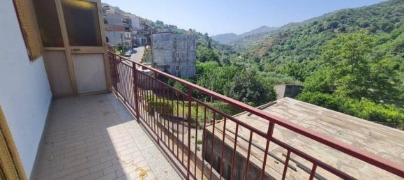 Casa de 11 divisões em Antillo, Italy N.º 22144 22