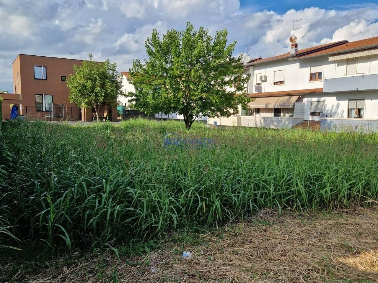 633m² Land in Thiene, Italy No. 125115