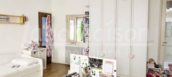 3 bedrooms Villa in Gavirate, Italy No. 237053 8