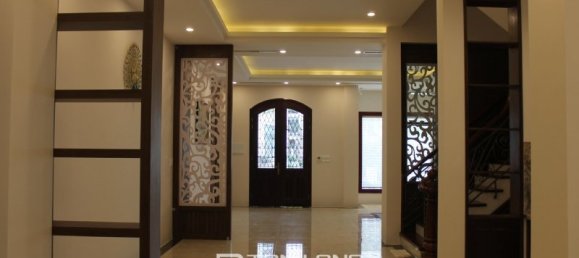 5 Schlafzimmer Villa in Long Bien, Vietnam, Nr. 933 4