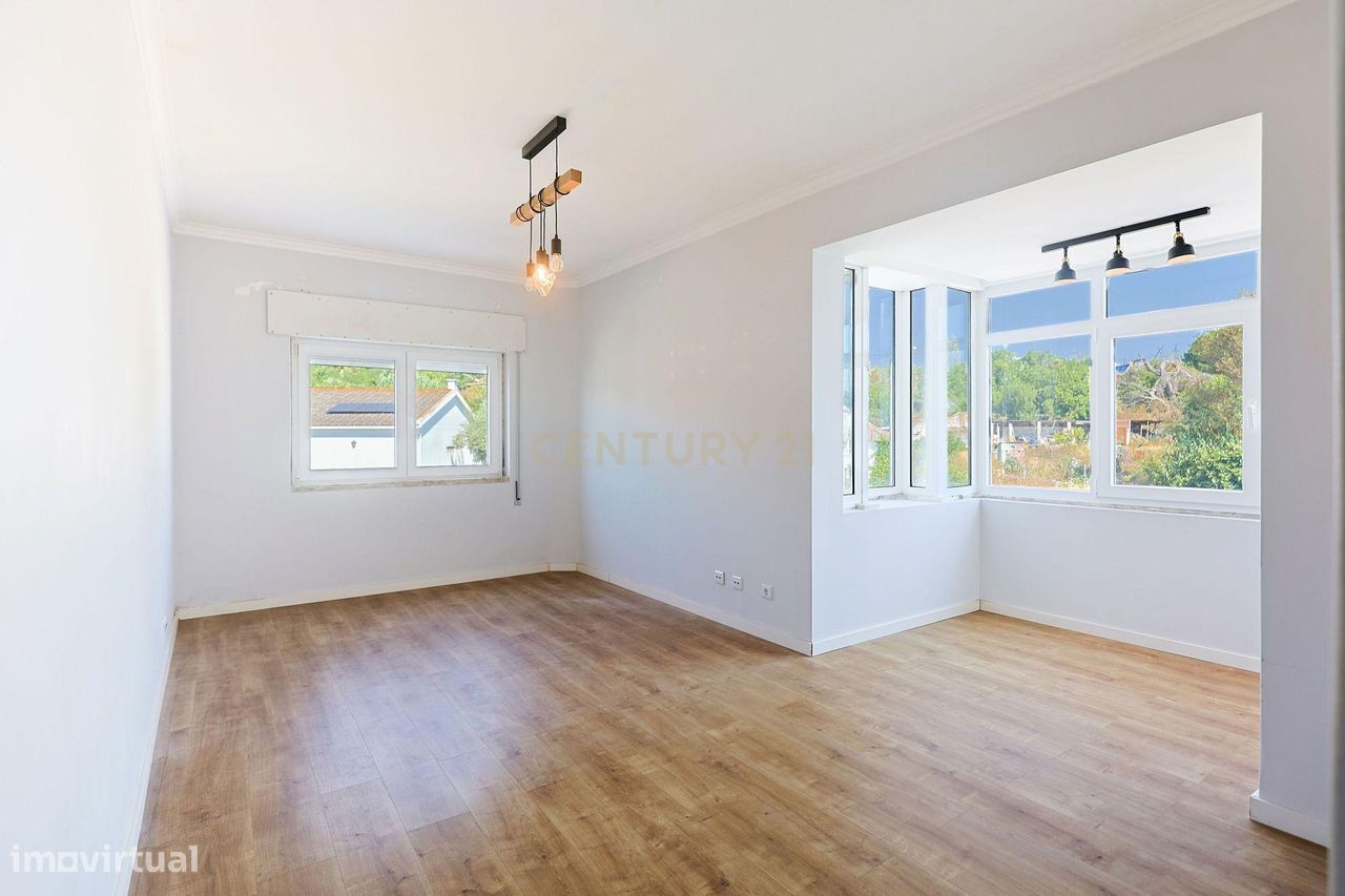 2 bedrooms Apartment in Almada, Portugal No. 223771