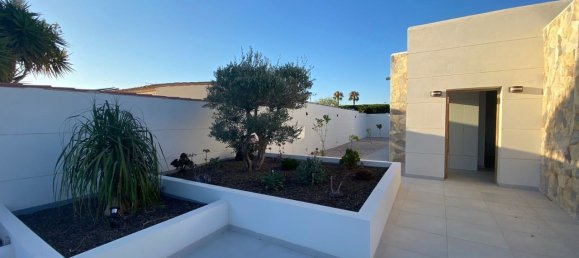 Casa de 4 dormitorios en Torrevieja, Spain No. 183670 4